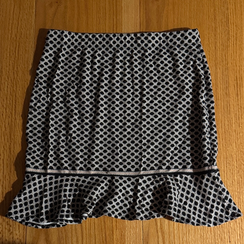 Max Studio Black and White Geo Ruffle-Hem Skirt